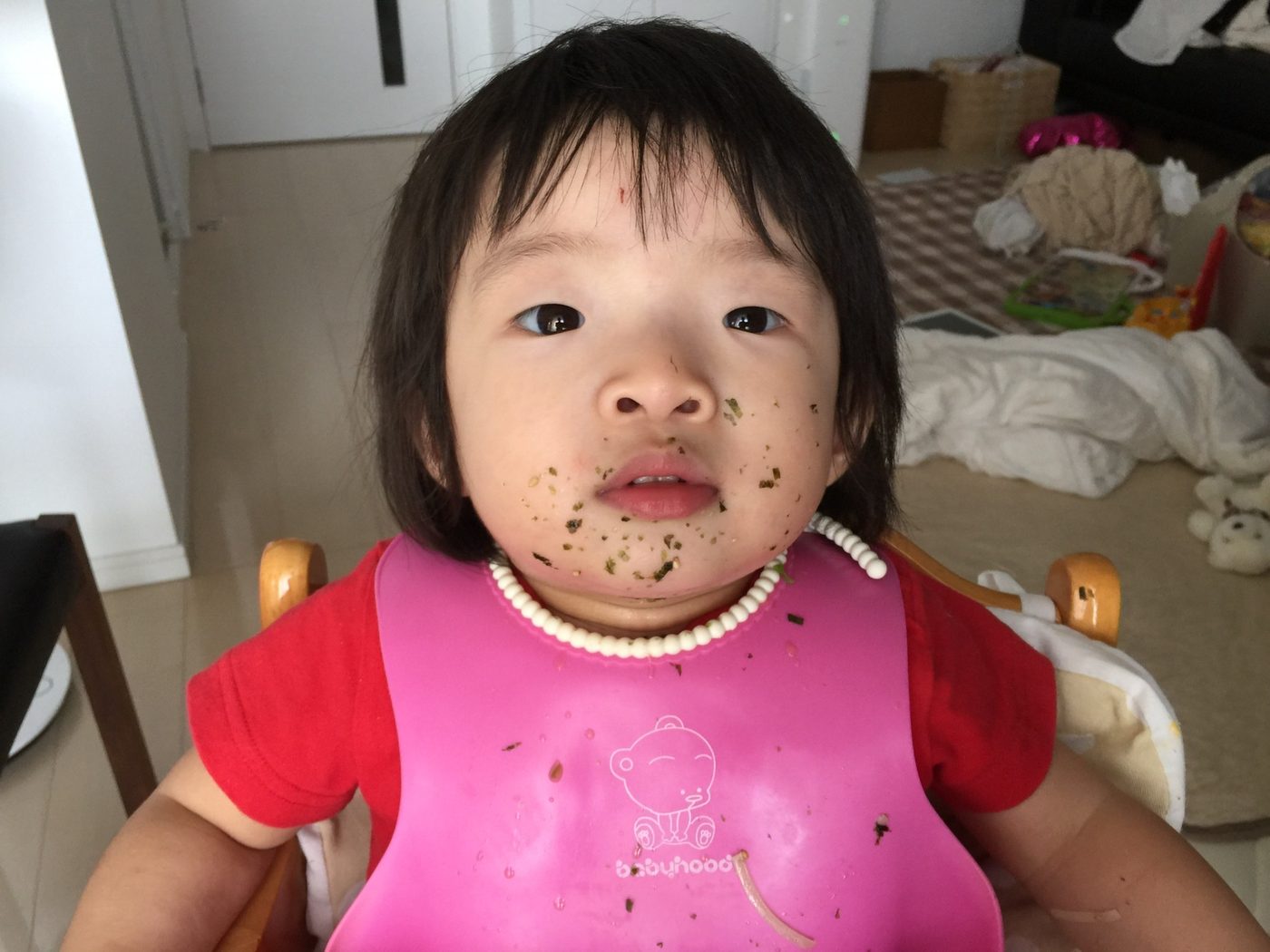 顔に食べたあとがついたゆいな